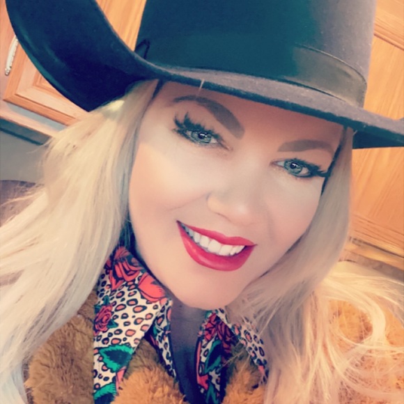 Meet your Posher, Sam - Picture 4 of 14